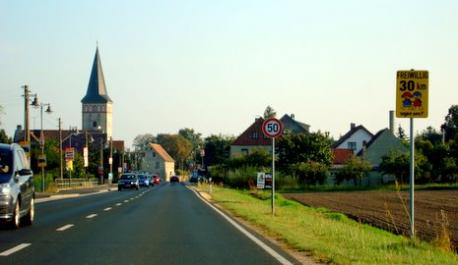 Kinder stoppen Temposünder Kinder stoppen Temposünder